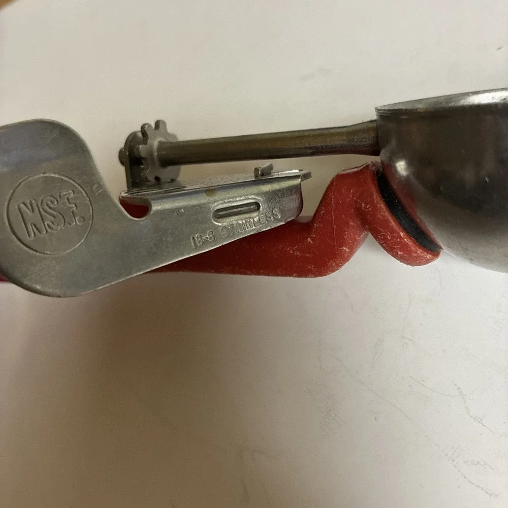 Vollrath Scoop #24 Red 1 1/3 oz Thumb Press Disher‎ Ice Cream Scoop USA Vintage